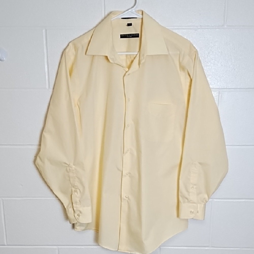 Soft Yelllow Button Up Fitted Dress Shirt Long Sleeve 1 Pocket